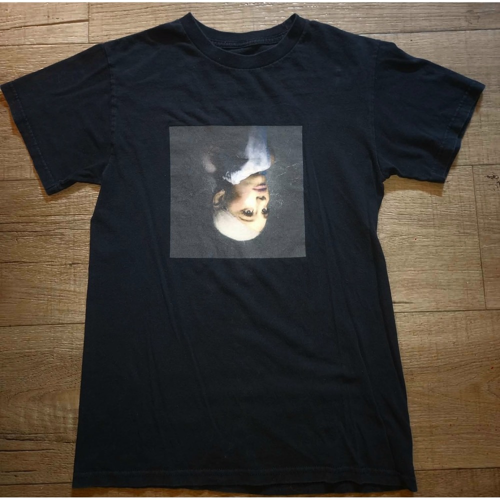 Ariana Grande Sweetener World Tour 2019 Concert T-Shirt Black Mens Small Graphic